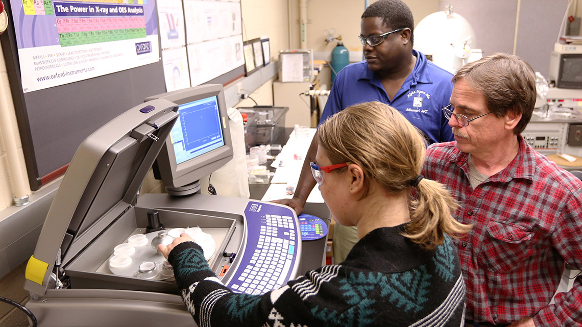 Missouri S&T professor and students using the X-ray fluorescence spectrometer Doe Run purchased for the university.